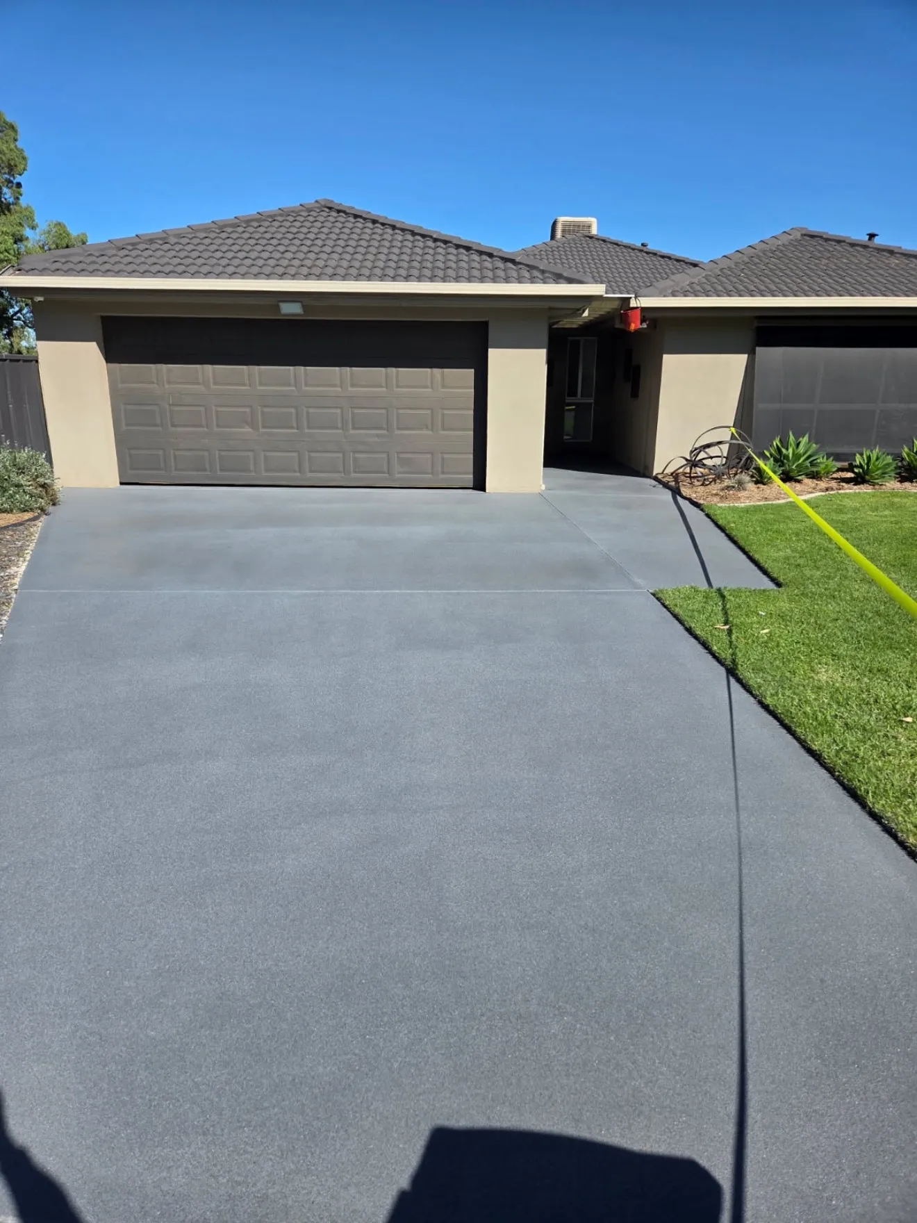 Textured charcoal driveway coating